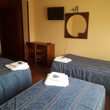 Hostal Ezequiel Los Arcos Exterior photo