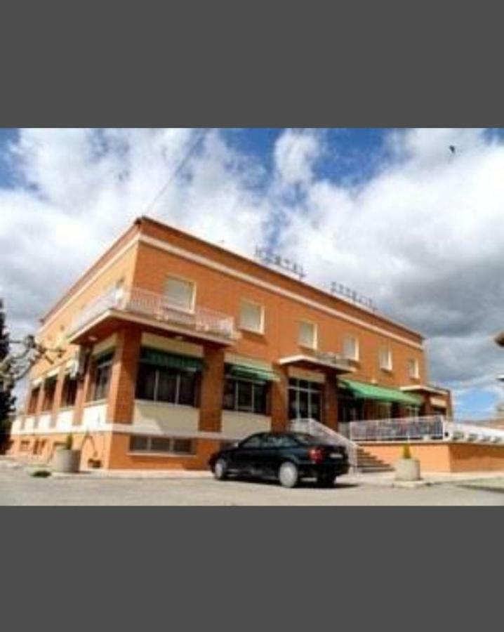 Hostal Ezequiel Los Arcos Exterior photo