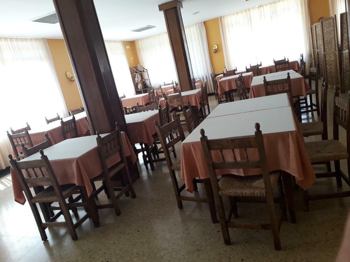Hostal Ezequiel Los Arcos Exterior photo