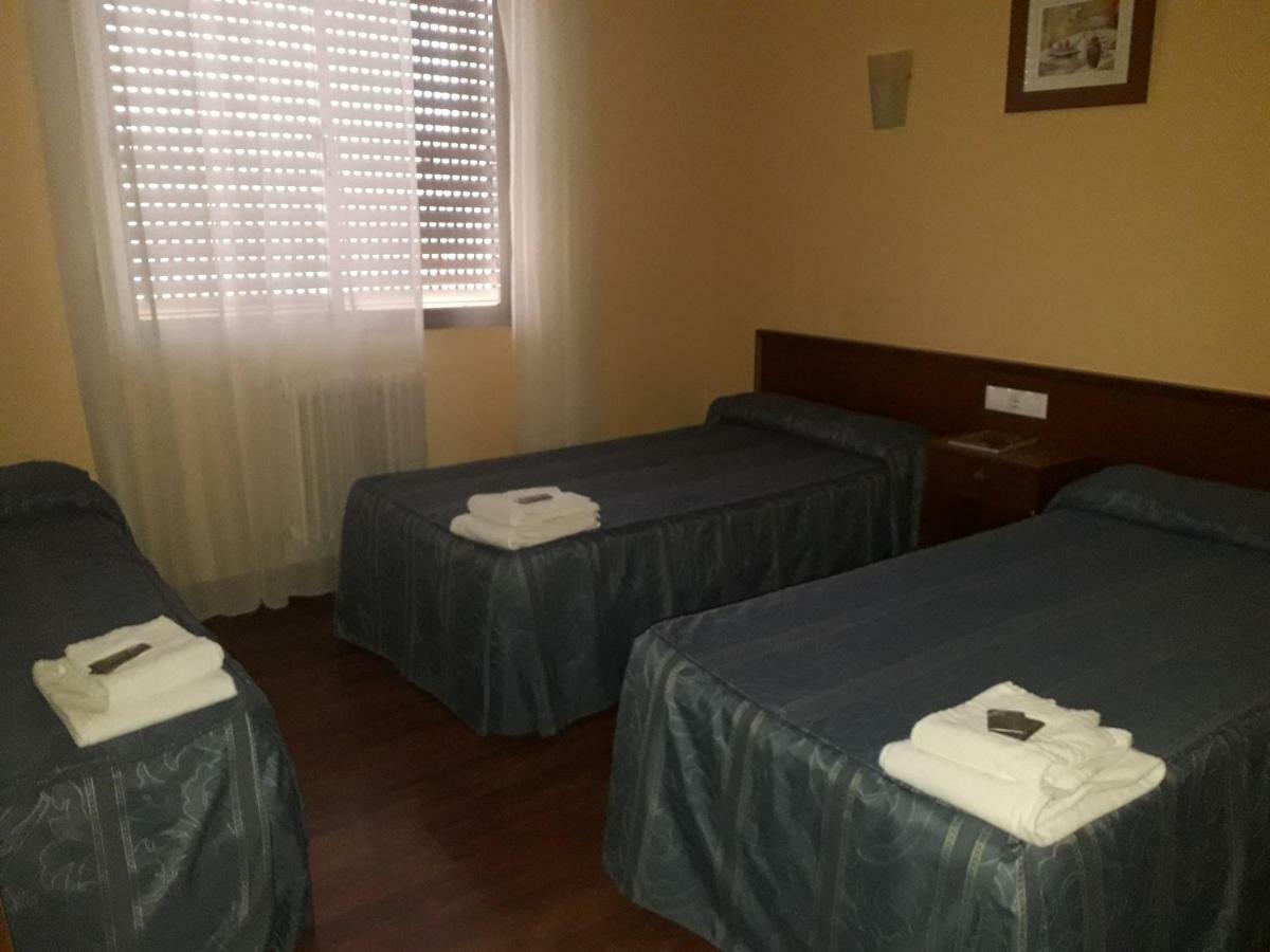 Hostal Ezequiel Los Arcos Exterior photo