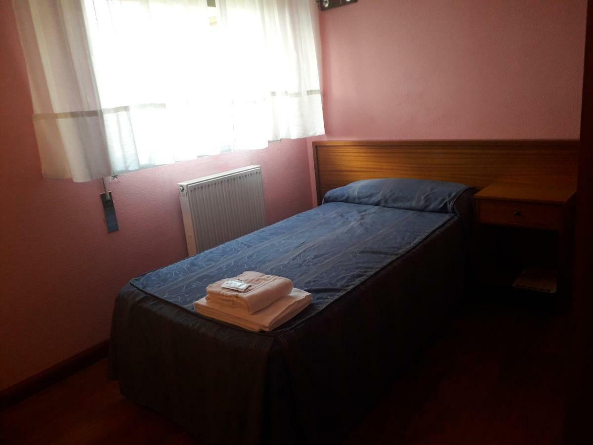 Hostal Ezequiel Los Arcos Exterior photo